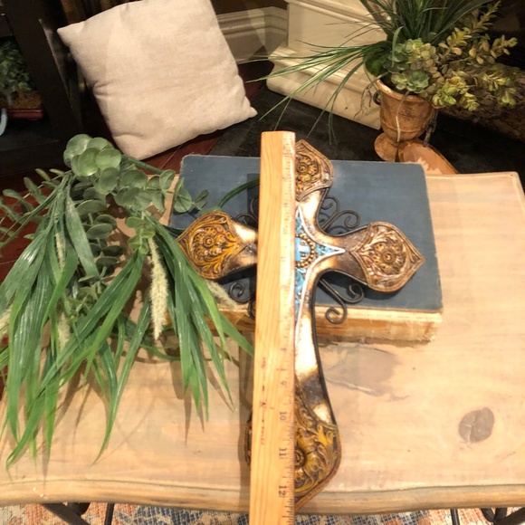 Cowhide Tooled Leather 12.5 " Cross with Turquoise Layer in Resin Metal - Picture 4 of 4